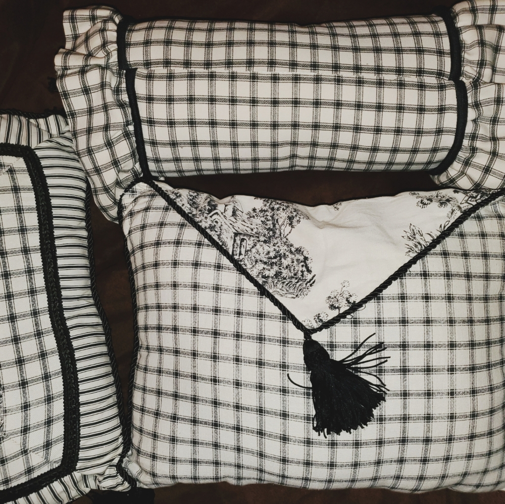 3 piece vintage style tassel pillow set